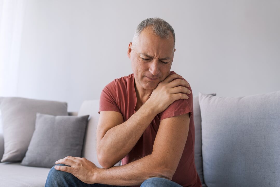 Douleur dans l'articulation de l'épaule et son traitement avec le gel Artovitel